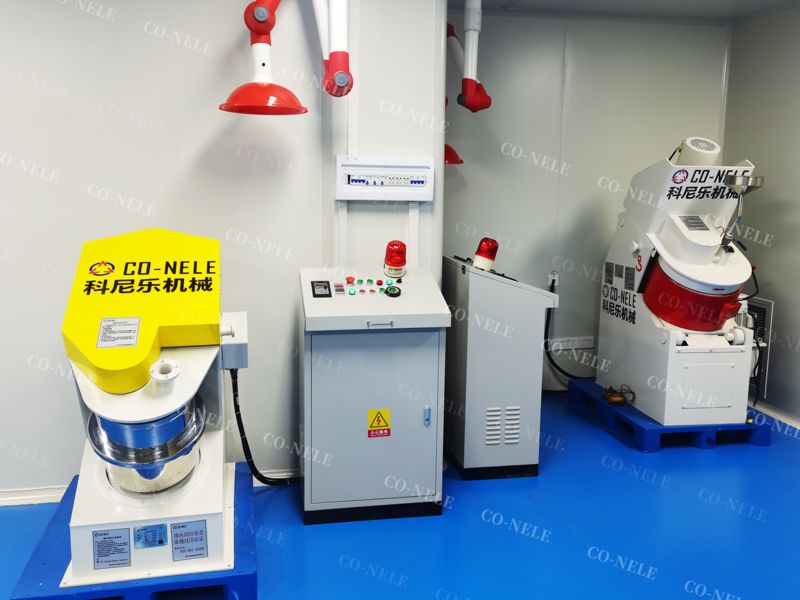 科尼樂實(shí)驗(yàn)室混合造粒設(shè)備工作場(chǎng)景